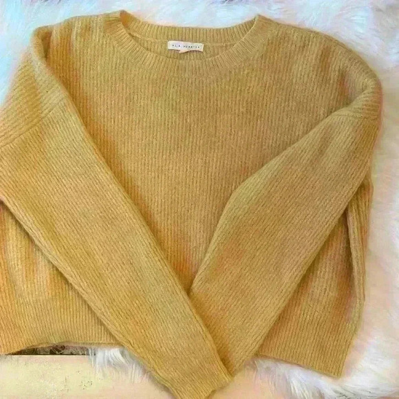 L.A. Hearts soft gold colored sweater size M - Picture 1 of 3